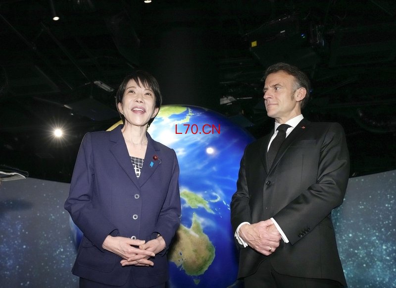 2026年4月2日，日本东京，日本首相高市早苗与法国总统马克龙访问太空垃圾清理公司Astroscale。 IC Photo