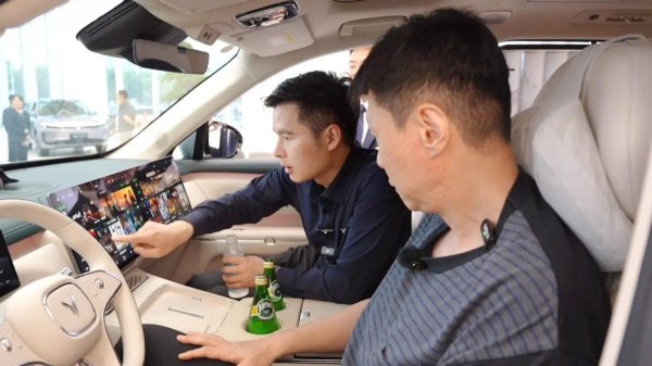 中国台湾知名博主亲测岚图L3智驾，点赞大陆新能源车的实力