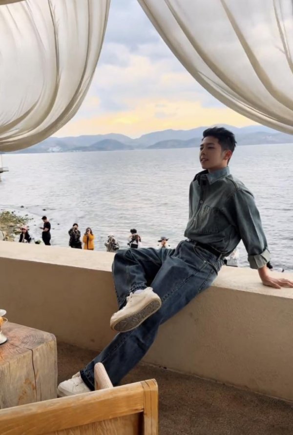才几年不见，他变这么帅了？
