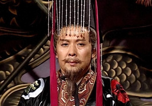 东汉左将军到底是多大官: 凭什么能让刘备翻身改命?